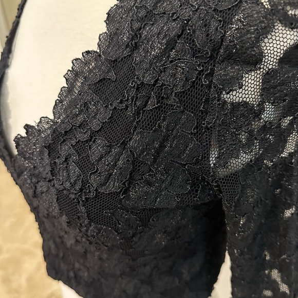 AQUA stretch Lace Plunging Neck Scallop Trim Crop Top with long sleeves black - Picture 7 of 7